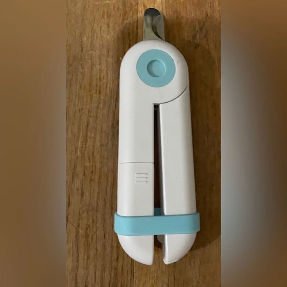 Dog nail clippers